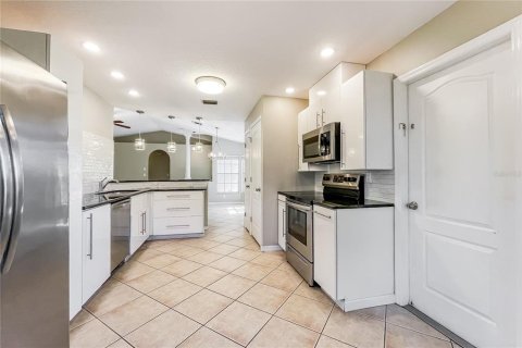 House in Spring Hill, Florida 4 bedrooms, 150.13 sq.m. № 1905900 - photo 8