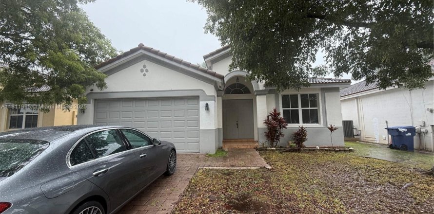 House in Homestead, Florida 4 bedrooms, 192.87 sq.m. № 1888795