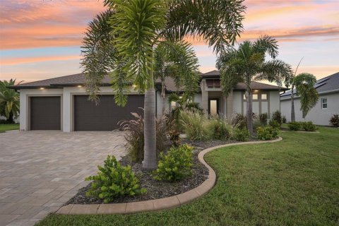 House in Rotonda, Florida 3 bedrooms, 176.61 sq.m. № 1894117 - photo 1