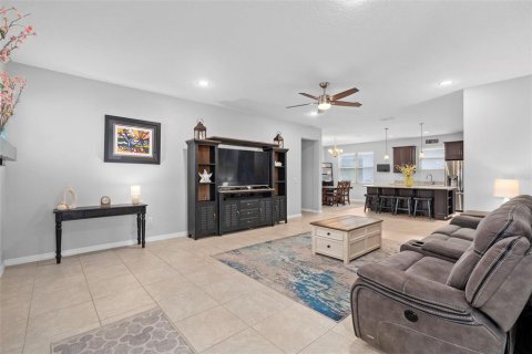 House in Clermont, Florida 4 bedrooms, 191.84 sq.m. № 2396042 - photo 5