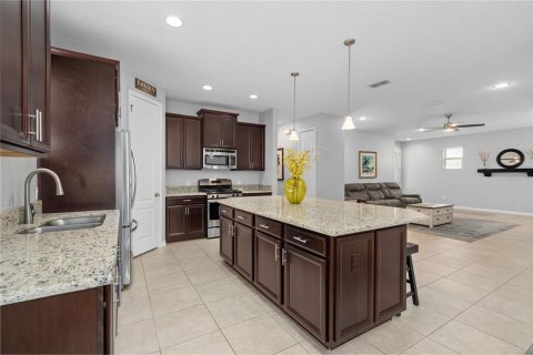 House in Clermont, Florida 4 bedrooms, 191.84 sq.m. № 2396042 - photo 11