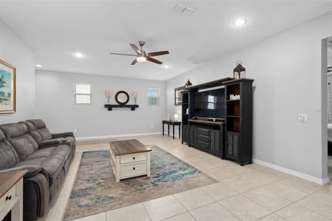 House in Clermont, Florida 4 bedrooms, 191.84 sq.m. № 2396042 - photo 6