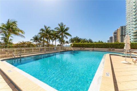 Condo in Bal Harbour, Florida, 2 bedrooms  № 1709297 - photo 27