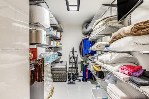 Condo in Bal Harbour, Florida, 2 bedrooms  № 1709297 - photo 23