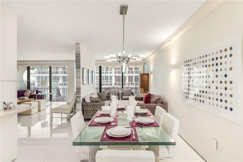 Condo in Bal Harbour, Florida, 2 bedrooms  № 1709297 - photo 13