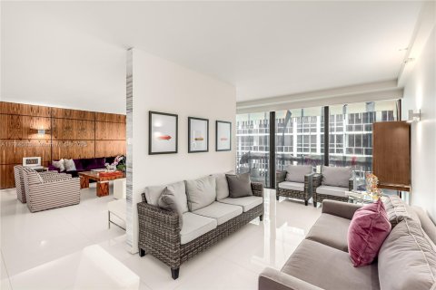 Condo in Bal Harbour, Florida, 2 bedrooms  № 1709297 - photo 8