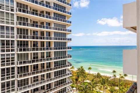 Condo in Bal Harbour, Florida, 2 bedrooms  № 1709297 - photo 29