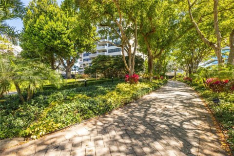 Condo in Bal Harbour, Florida, 2 bedrooms  № 1709297 - photo 24