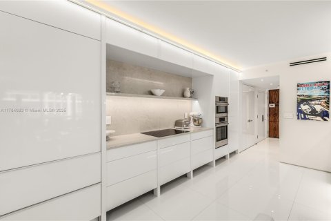 Condo in Bal Harbour, Florida, 2 bedrooms  № 1709297 - photo 10