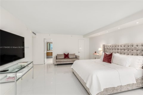 Condo in Bal Harbour, Florida, 2 bedrooms  № 1709297 - photo 17