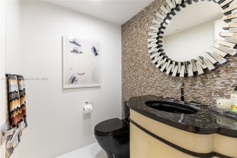 Condo in Bal Harbour, Florida, 2 bedrooms  № 1709297 - photo 7