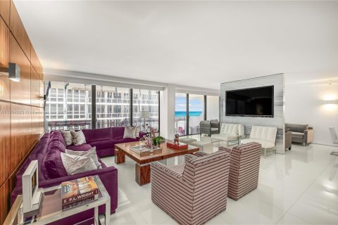 Condo in Bal Harbour, Florida, 2 bedrooms  № 1709297 - photo 2