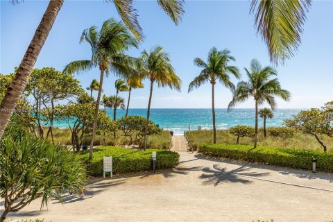 Condo in Bal Harbour, Florida, 2 bedrooms  № 1709297 - photo 25