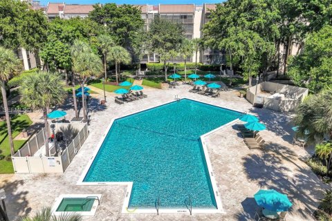 Copropriété à vendre à Hollywood, Floride: 2 chambres, 128.48 m2 № 1977373 - photo 1