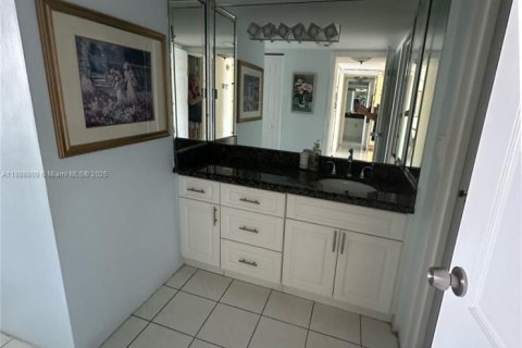 Condominio en alquiler en Sunny Isles Beach, Florida, 1 dormitorio, 92.07 m2 № 1941019 - foto 18