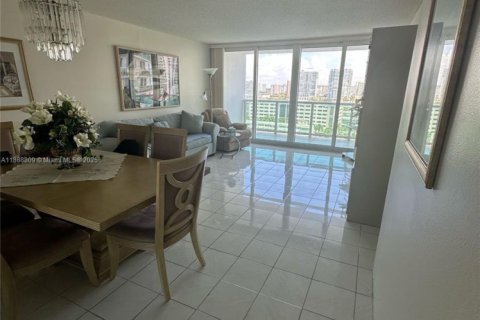 Condominio en alquiler en Sunny Isles Beach, Florida, 1 dormitorio, 92.07 m2 № 1941019 - foto 9