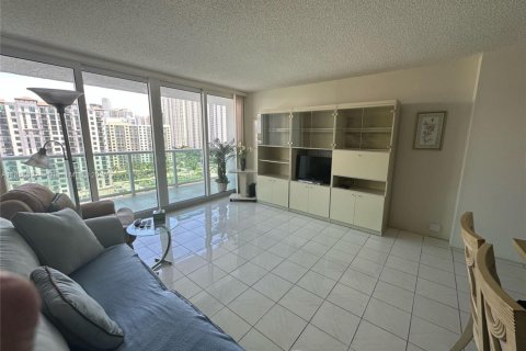 Condominio en alquiler en Sunny Isles Beach, Florida, 1 dormitorio, 92.07 m2 № 1941019 - foto 4