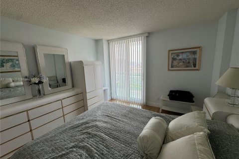 Condominio en alquiler en Sunny Isles Beach, Florida, 1 dormitorio, 92.07 m2 № 1941019 - foto 15