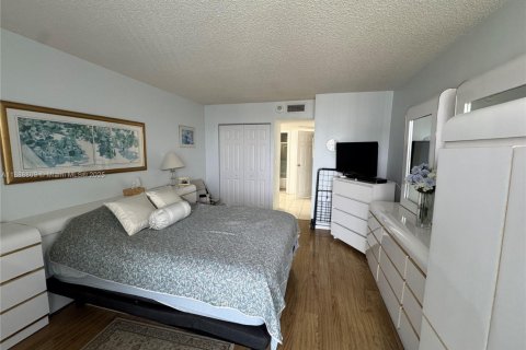 Condominio en alquiler en Sunny Isles Beach, Florida, 1 dormitorio, 92.07 m2 № 1941019 - foto 13