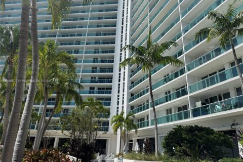 Condominio en alquiler en Sunny Isles Beach, Florida, 1 dormitorio, 92.07 m2 № 1941019 - foto 26