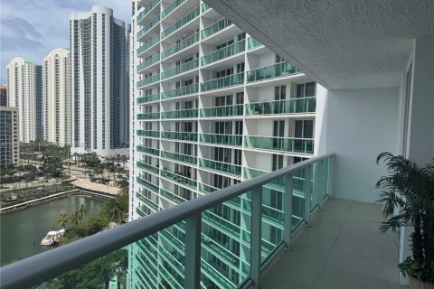 Condominio en alquiler en Sunny Isles Beach, Florida, 1 dormitorio, 92.07 m2 № 1941019 - foto 5