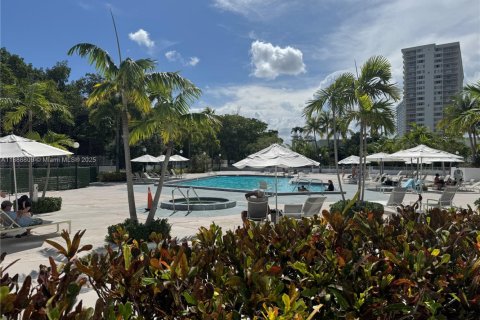 Condominio en alquiler en Sunny Isles Beach, Florida, 1 dormitorio, 92.07 m2 № 1941019 - foto 27