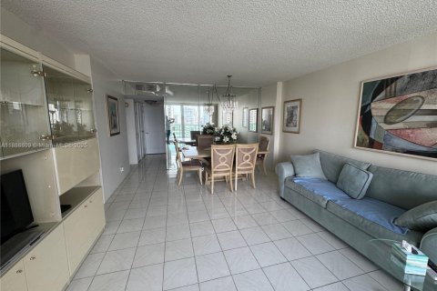 Condominio en alquiler en Sunny Isles Beach, Florida, 1 dormitorio, 92.07 m2 № 1941019 - foto 16