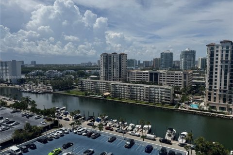 Condominio en alquiler en Sunny Isles Beach, Florida, 1 dormitorio, 92.07 m2 № 1941019 - foto 7