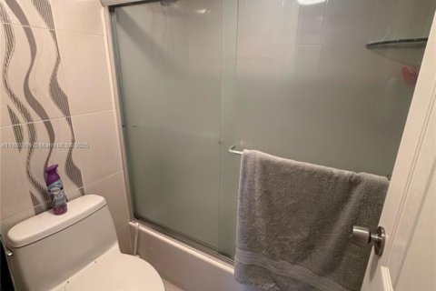 Condominio en alquiler en Sunny Isles Beach, Florida, 1 dormitorio, 92.07 m2 № 1941019 - foto 10