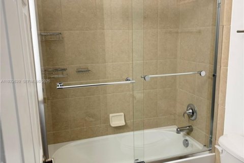 Touwnhouse à louer à Pembroke Pines, Floride: 3 chambres, 169.64 m2 № 1976484 - photo 20