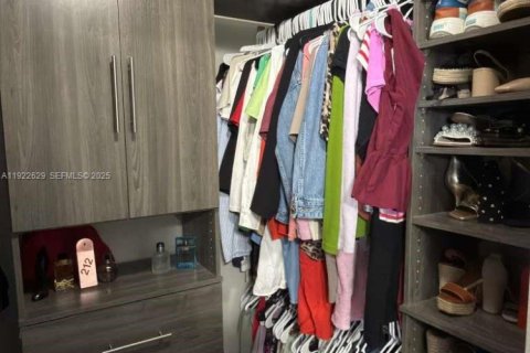 Touwnhouse à louer à Pembroke Pines, Floride: 3 chambres, 169.64 m2 № 1976484 - photo 23