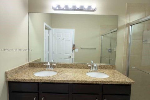 Touwnhouse à louer à Pembroke Pines, Floride: 3 chambres, 169.64 m2 № 1976484 - photo 19