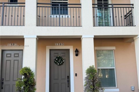 Touwnhouse à louer à Pembroke Pines, Floride: 3 chambres, 169.64 m2 № 1976484 - photo 1