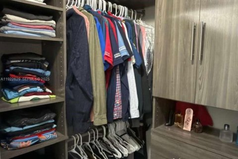 Touwnhouse à louer à Pembroke Pines, Floride: 3 chambres, 169.64 m2 № 1976484 - photo 25