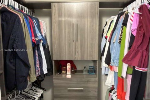 Touwnhouse à louer à Pembroke Pines, Floride: 3 chambres, 169.64 m2 № 1976484 - photo 24