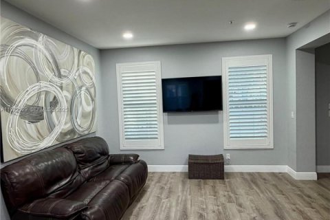 Touwnhouse à louer à Pembroke Pines, Floride: 3 chambres, 169.64 m2 № 1976484 - photo 4