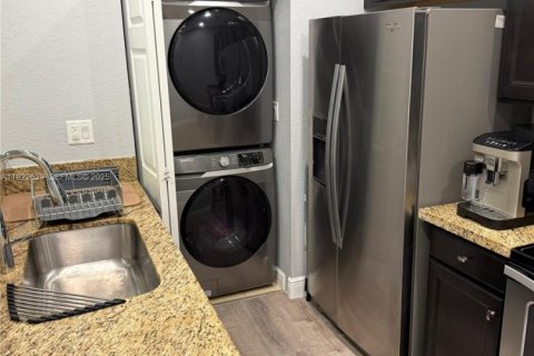 Touwnhouse à louer à Pembroke Pines, Floride: 3 chambres, 169.64 m2 № 1976484 - photo 8