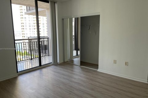 Condo in Miami, Florida, 1 bedroom  № 1495150 - photo 11