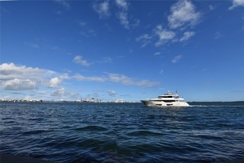 Condo in Miami, Florida, 1 bedroom  № 1495150 - photo 17