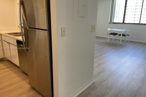 Condo in Miami, Florida, 1 bedroom  № 1495150 - photo 5