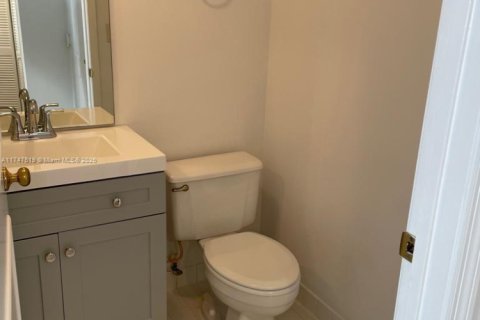 Condo in Miami, Florida, 1 bedroom  № 1495150 - photo 10