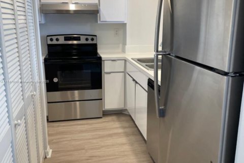 Condo in Miami, Florida, 1 bedroom  № 1495150 - photo 7