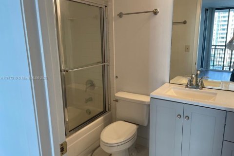 Condo in Miami, Florida, 1 bedroom  № 1495150 - photo 14