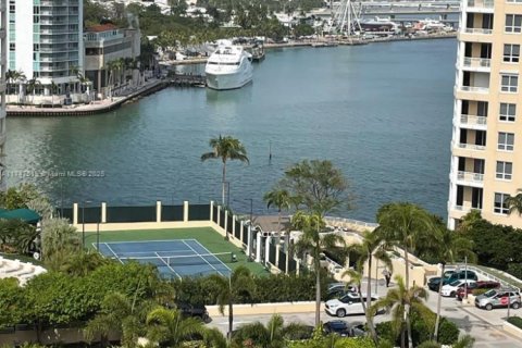 Condo in Miami, Florida, 1 bedroom  № 1495150 - photo 12