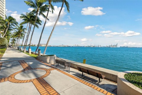 Condo in Miami, Florida, 1 bedroom  № 1495150 - photo 18