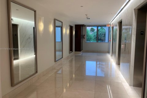 Condo in Miami, Florida, 1 bedroom  № 1495150 - photo 4