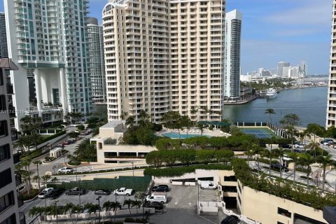 Condo in Miami, Florida, 1 bedroom  № 1495150 - photo 6