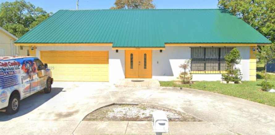House in Boynton Beach, Florida 3 bedrooms, 193.24 sq.m. № 1887171