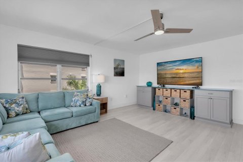 Copropriété à vendre à Gulfport, Floride: 3 chambres, 205.31 m2 № 2316636 - photo 16