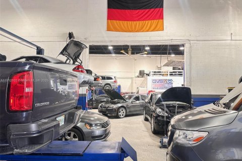 Купить коммерческую недвижимость в Холливуд, Флорида № 2013527 - фото 3